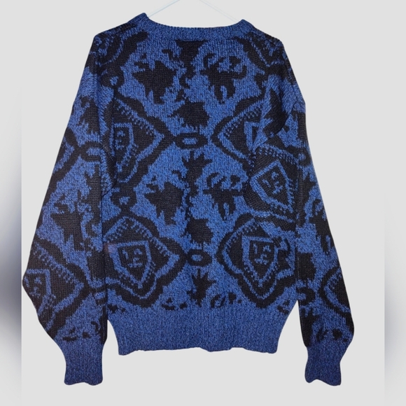 Vintage Woolrich Blue and Black Patterned Sweater...